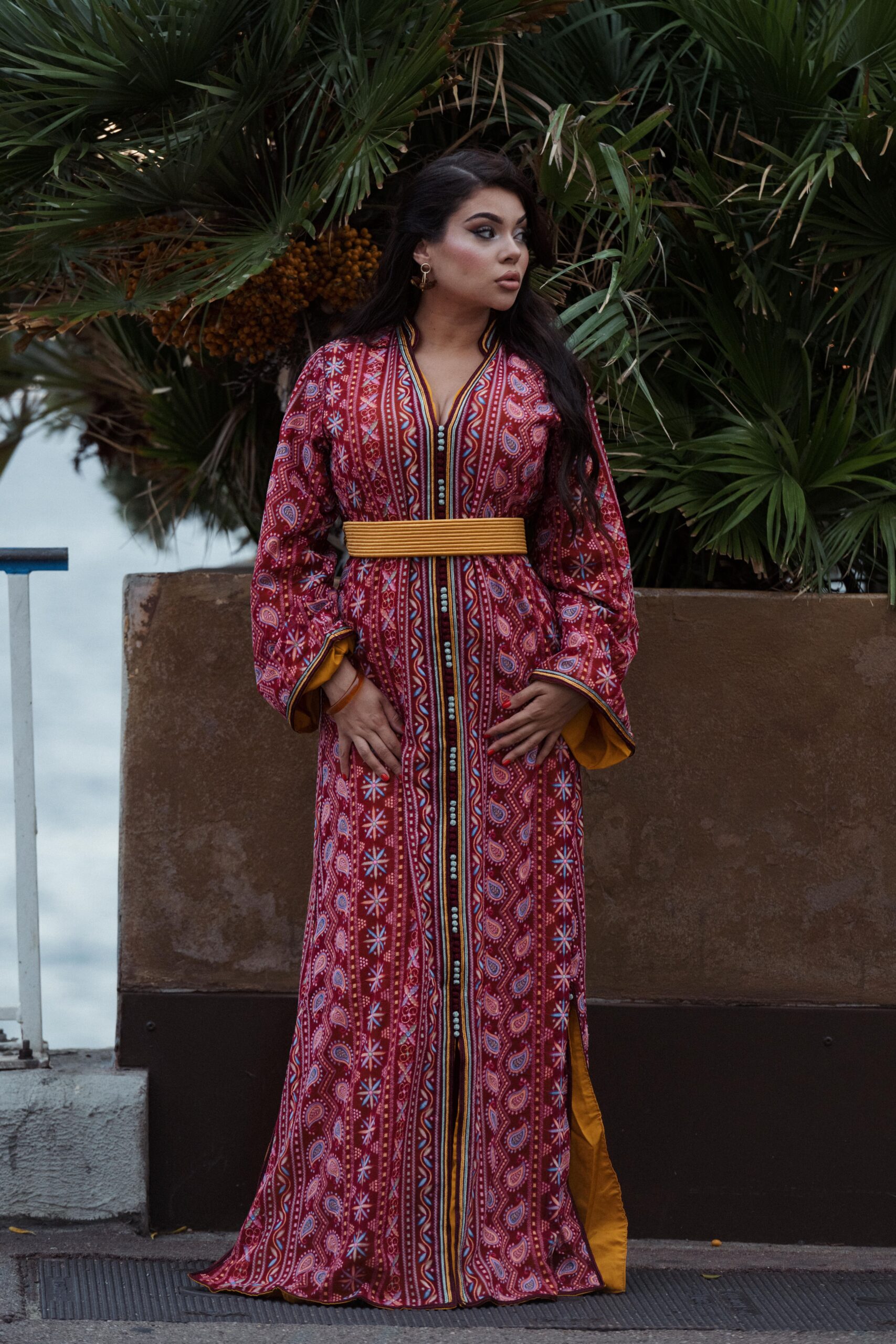 Caftan saree bordeaux style sari marocain élégant