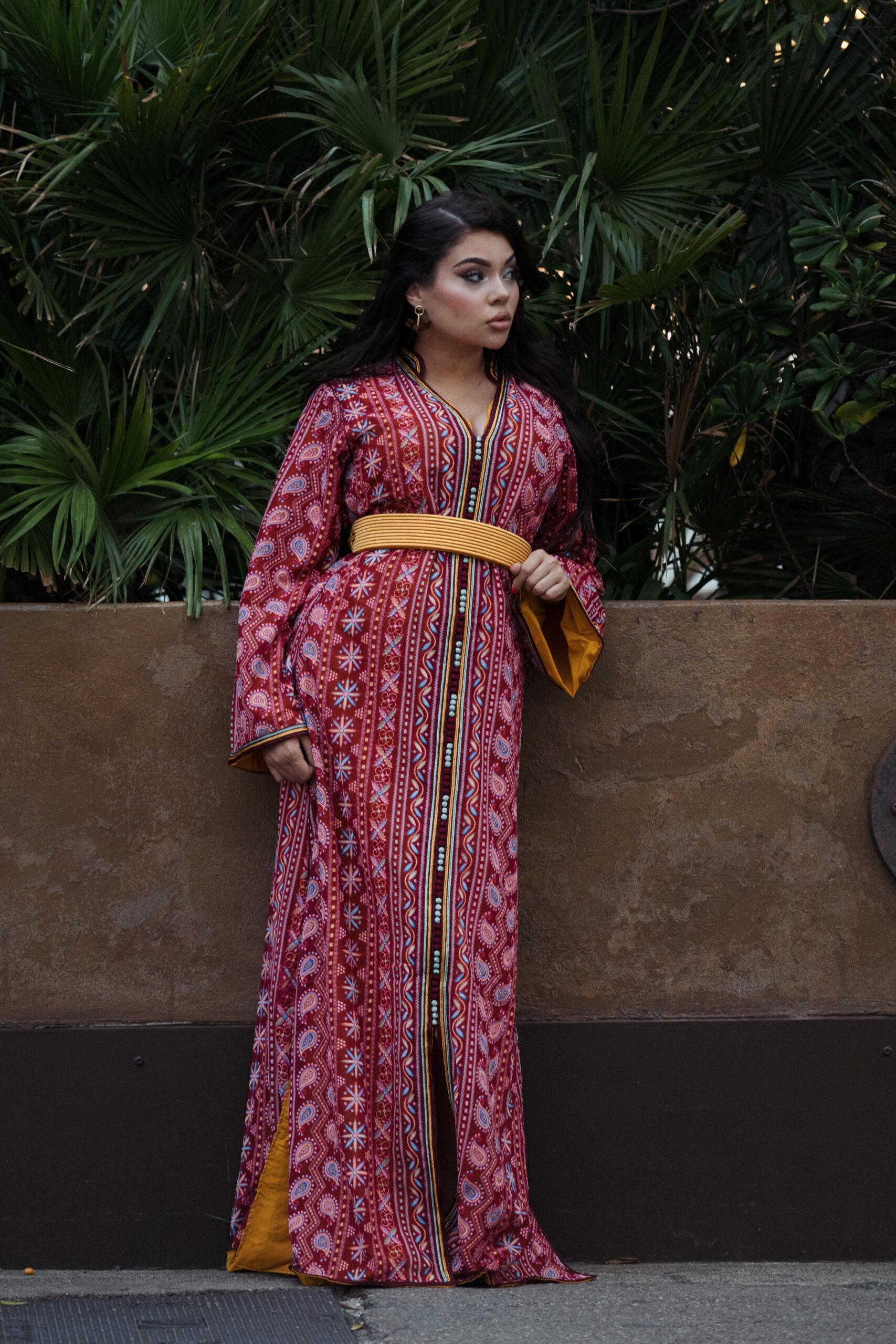 Caftan saree bordeaux style sari marocain élégant